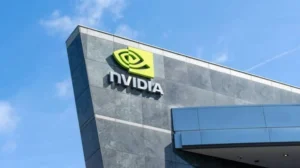 Logotipo da Nvidia na fachada do edifício.