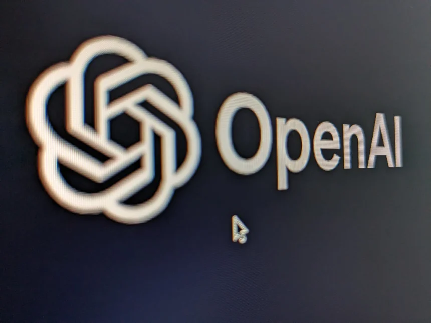 Logotipo da OpenAI, empresa cujos agentes de inteligência artificial invadiram site alemão