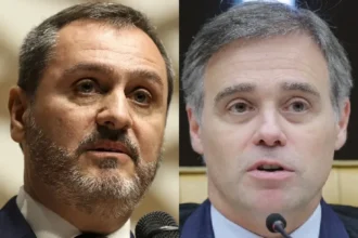 Montagem mostra o diretor-geral da Polícia Federal, Andrei Rodrigues, ao lado do ministro do STF André Mendonça, autor da decisão que determinou seu afastamento