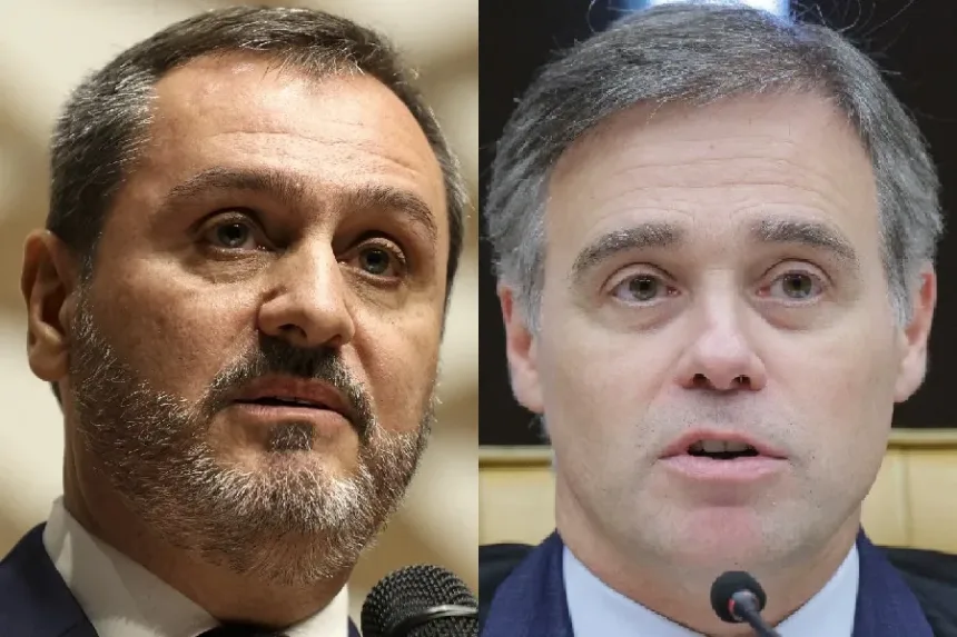 Montagem mostra o diretor-geral da Polícia Federal, Andrei Rodrigues, ao lado do ministro do STF André Mendonça, autor da decisão que determinou seu afastamento